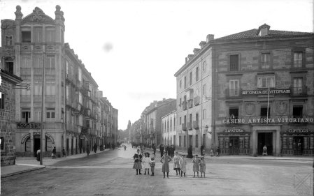 THO 016 Calle San Antonio, ca 1910. Autor, anónimo. AMVG